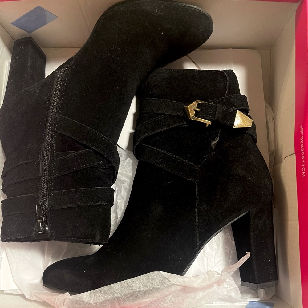 Women’s black heels/booties